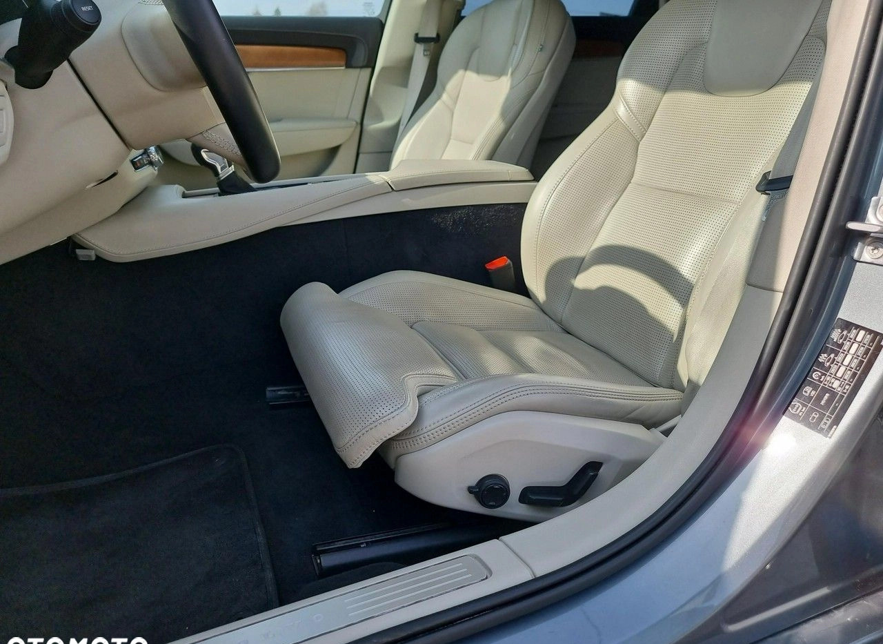 Volvo V90 cena 149000 przebieg: 106117, rok produkcji 2019 z Sieraków małe 379